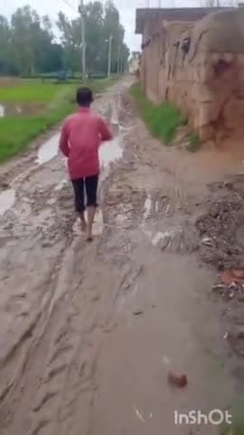 बैजना गांव जिला रामपुर 
 बार-बार प्रधान से शिकायत की गई फिर भी नहीं बना रोड