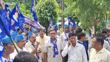 बरेली: डीएम कार्यालय पर अनुसूचित जाति, जनजाति आरक्षण को लेकर सुप्रीम कोर्ट के फैसले के विरोध में बहुजन समाज पार्टी का प्रदर्शन