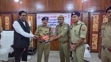 गोंडा: पुलिस लाइन सभागार में डीआईजी और एसपी ने न्यू क्रिमिनल ला बुक का किया विमोचन,03 नए कानून को लेकर कार्यशाला का हुआ आयोजन