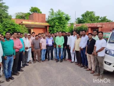 धौलपुर: कलेक्ट्रेट पर 5 सूत्री मांगों को लेकर शिक्षकों ने प्रदर्शन कर सौंपा ज्ञापन