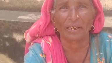 चूरू: सामाजिक सुरक्षा पेंशन नहीं मिलने को लेकर बुजुर्ग बबुला देवी ने ज़िला कलेक्टर पुष्पा सत्यानी से लगाई गुहार