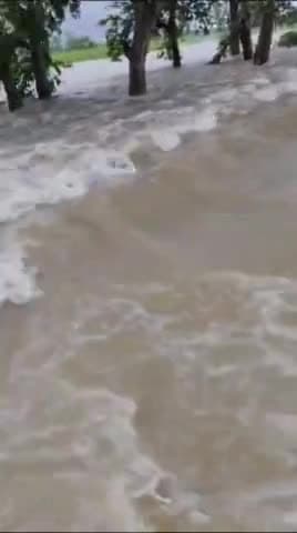 लखीमपुर- पलिया भीरा नेशनल हाईवे पर पानी का बहाव हुआ चार गुना ज्यादा और तेज