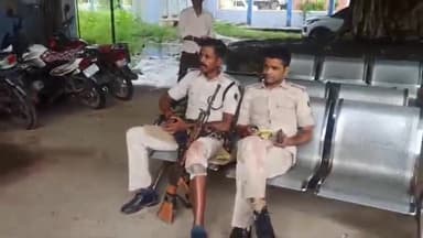 सासाराम: रोहतास के बड्डडी थाने पर हुए पथराव और लाठीचार्ज में घायल पुलिसकर्मियों का सासाराम सदर अस्पताल में कराया गया ईलाज