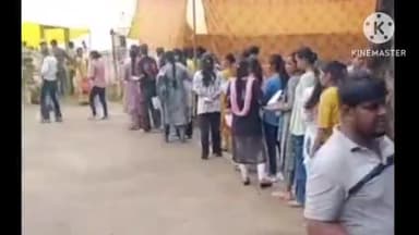 ललितपुर: पुलिस भर्ती परीक्षा के दौरान ललितपुर में परीक्षा केंद्रों पर अभ्यर्थियों के उतरवाए गए राखी,कलावा, कान के झुमके आदि