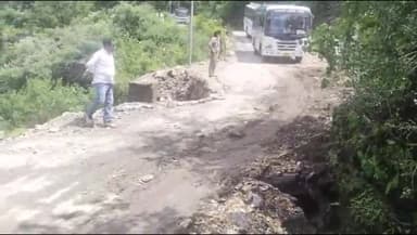 राजगढ़ी: राष्ट्रीय राजमार्ग निर्माण खंड बड़कोट ने बनास के पास यमुनोत्री हाईवे को बड़े वाहनों की आवाजाही के लिए खोला