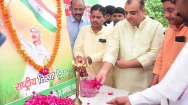 रामपुर: अंबेडकर पार्क से राष्ट्रीय लोधी एकता मिशन की ओर से शहीद गुलाब सिंह लोधी के 90वें बलिदान दिवस पर निकाली गई तिरंगा यात्रा