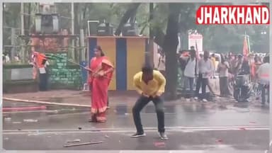 युवा आक्रोश रैली में दिखा नारी शक्ति का अदभुत नजारा, भारी पथराव के बीच #बरकट्ठा बीजेपी नेत्री कुमकुम देवी डटी रही