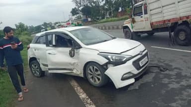 कटकमसांडी: हजारीबाग के  डेमोटांड़ में ट्रक ने कार को मारी जोरदार टक्कर,बाल बाल बचा चालक,ट्रक चालक हुआ फरार।