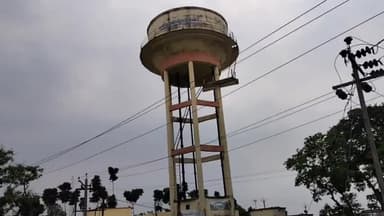 कुरसाकांटा: कुर्साकांटा प्रखंड मुख्यालय स्थित जलमीनार का लोगों को नहीं मिल रहा लाभ जताया आक्रोश।