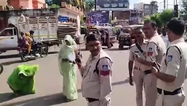 गुना नगर: ग्राम इमझरा  निवासी परिवार ने जमीन विवाद को लेकर हनुमान चौराहे पर चक्काजाम किया