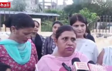 ਐਸਏਐਸ ਨਗਰ ਮੁਹਾਲੀ: ਕੋਲਕਤਾ ਦੀ ਡਾਕਟਰ ਦੇ ਨਾਲ ਰੇਪ ਅਤੇ ਹੱਤਿਆ ਦੇ ਮਾਮਲੇ ਨੂੰ ਲੈ ਕੇ ਅੱਜ ਬਿਲੌਂਗੀ ਦੀ ਮਹਿਲਾਵਾਂ ਵੱਲੋਂ ਰੋਸ ਪ੍ਰਦਰਸ਼ਨ ਕੀਤਾ ਗਿਆ