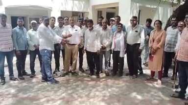 चूरू: वन विभाग के अधिकारियों के निलम्बन के विरोध में चूरू में वनकर्मियों ने किया कार्य का बहिष्कार