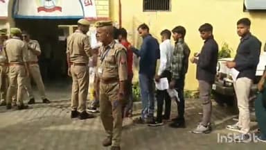 लखीमपुर: खीरी जिले में परीक्षा 15 परीक्षा केंद्रों पर कड़ी सुरक्षा के बीच शुरू हुई यूपी पुलिस भर्ती परीक्षा, पुलिस मुस्तैद