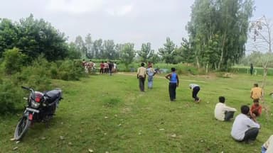 आंवला: आंवला के किदौना के ग्रामीणों की शिकायत पर एसडीएम के आदेश पर कब्रिस्तान की चाहरदिवारी की पैमाइश करने पहुंचे अधिकारी