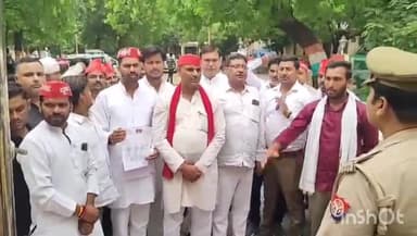 उरई: उरई में समाजवादी पार्टी के लोगो ने क्रीमी लेयर कानून के विरोध के जिला प्रशासन को सोपा ज्ञापन,बीजेपी के खिलाफ की प्रदर्शन