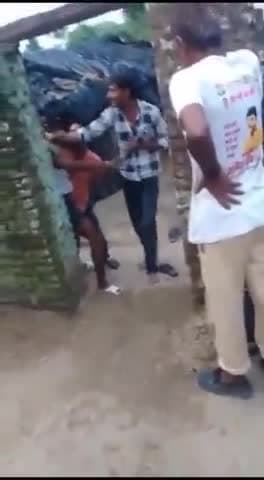 ललितपुर: रीछपुरा की महिला ने नामजद लोगों पर मारपीट के लगाए थे आरोप, SP को दिया था ज्ञापन; मारपीट का वीडियो हुआ वायरल