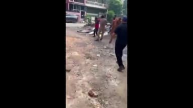 गाज़ियाबाद: वसुंधरा में अवैध निर्माण को रोकने पहुंची आवास विकास की टीम, होमगार्ड ने की डंडे से मजदूर की पिटाई