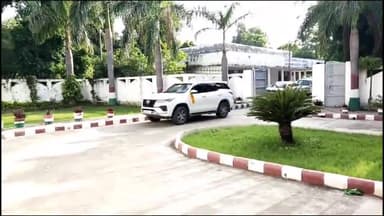 इटावा: सिंचाई विभाग गेस्ट हाउस पहुंचे मंत्री लक्ष्मीनारायण चौधरी ने कार्यकर्ताओं की समस्याओं को सुना, सपा पर निशाना साधा है