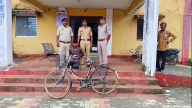 अकलतरा: किरारी चोरभट्टी गांव में घर का ताला तोड़कर चोरी करने वाला आरोपी युवक गिरफ्तार, आरोपी के कब्जे से चोरी का सामान जब्त