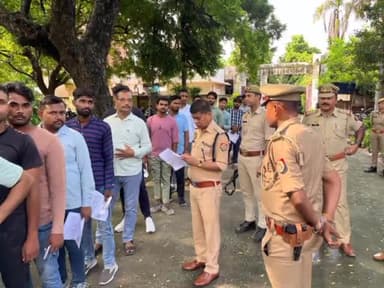 कानपुर: पुलिस भर्ती परीक्षा के दूसरे दिन डीसीपी साउथ ने 11 केंद्रों का किया निरीक्षण, दिए आवश्यक निर्देश