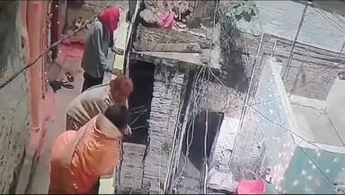 कानपुर: बादशाहीनाका में हिस्ट्रीसीटर वसूली बंदर और उसके गैंग के विरुद्ध दर्ज हुआ मुकदमा,देखें 2 साल पहले की गई बमबाजी का वीडियो