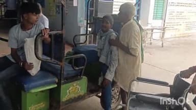 लखीसराय: कवैया थाना क्षेत्र के जमुई मोड़ के समीप ई-रिक्शा ने ट्राई साइकिल में मारी टक्कर, युवक हुआ जख्मी