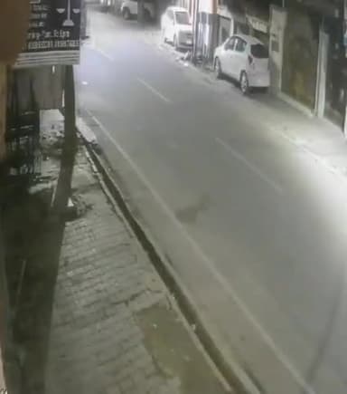 कानपुर: अशोक नगर में रेस लगाते वक्त अनियंत्रित हुई बाइक, दो गंभीर घायल,देखें सीसीटीवी वीडियो