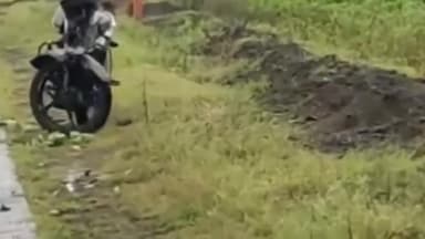 अंबाजोगाई: पिंपळा धायगुडा ते घाटनांदुर राष्ट्रीय महामार्गावर ट्रक आणि दुचाकीचा भीषण अपघात, दोघे गंभीर