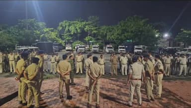 सिंगरौली: सिंगरौली में आधी रात को पुलिस नाइट कॉम्बिंग गस्त में 275 आरोपियों पर पुलिस की रही कार्रवाई