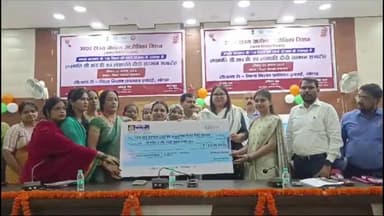 गोंडा: जिला पंचायत सभागार में 155 महिलाओं को दिया गया 2.32 करोड रुपए का चेक स्वयं सहायता समूह की महिलाएं खुद का करेंगी रोजगार