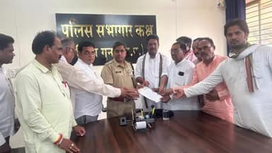 गुना नगर: कांग्रेस ने हनुमान टेकरी पर सुरक्षा चौकी बनाए जाने की मांग को लेकर एसपी को सौंपा ज्ञापन