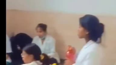 #सिंगरौली अस्पताल ट्रामा सेंटर में नर्स मजे से  खा रही मारिजो से कोई मतलब नहीं
परिवार ने कहा बच्चे की तबियत..
#sunilshah