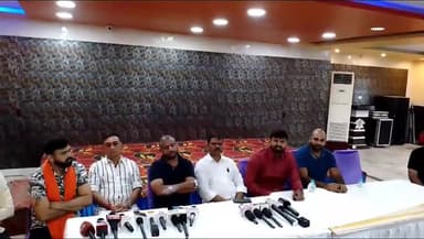 सिंगरौली: सर्व समाज संघर्ष समिति ने होटल सत्या में प्रेसवार्ता कर जयंत में छेड़छाड़ के आरोपियों की गिरफ्तारी की मांग की