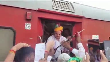 बस्सी: राजस्थान के सीएम भजनलाल शर्मा जयपुर से जोधपुर जाते समय मेड़ता जंक्शन पर किया स्वागत एमएलएलक्ष्मण राम कलरु के नेतृत्व में