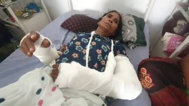 रामपुर: बी अम्मा गेट के पास ई रिक्शा पलट जाने से ई-रिक्शा में बैठी एक बुजुर्ग महिला  घायल, घायल महिला जिला अस्पताल में भर्ती