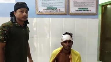 समस्तीपुर: बहादुरपुर में एक घर में चोरी करते रंगे हाथ एक चोर को पड़कर पिटाई कर पुलिस के हवाले किया गया