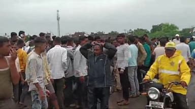 धुळे: बाळापूर येथील कोति नाल्याजवळ भीषण अपघातात मोटर सायकल स्वाराचा जागीच मृत्यू तालुका पोलिसात गुन्हा दाखल.