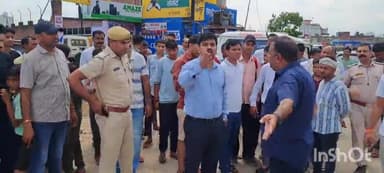 धौलपुर: बाड़ी रोड पर पहुंचे जिला कलेक्टर, जेसीबी बुलाकर हाईवे पर भर पानी को निकलवायावी