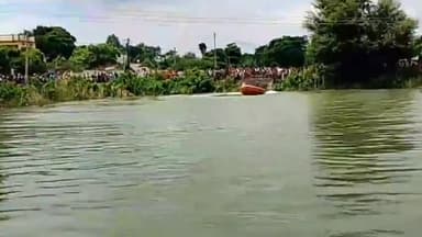 बेगूसराय: बेगूसराय के लभरचक में गंगा नदी में स्नान करने के दौरान डूबा सेना का जवान डूबा खोज में जुटे गोताखोर