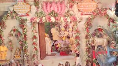 मथुरा: भगवान श्री कृष्ण ने लिया 5251 वा अवतार श्री कृष्ण जन्म स्थान पर पुष्पों से हुई वर्षा