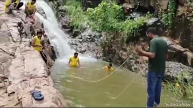 जालौर: सुंधा माता में बारिश के पानी के बहाव में एक श्रदालु के बह जाने का मामला कुछ सुराग नही मिलने पर सर्च किया बंद