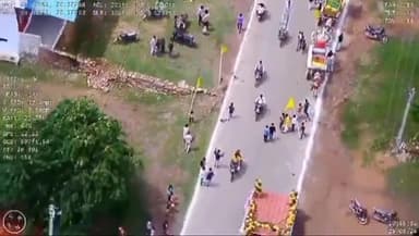 ललितपुर: कृष्ण जन्माष्टमी के मद्देनजर शोभायात्रा के दौरान एसपी के निर्देश पर ललितपुर पुलिस द्वारा ड्रोन कैमरे से की गई निगरानी