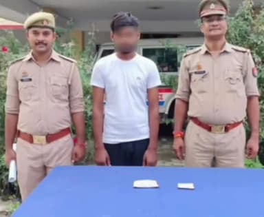 मुसाफिरखाना: कमरौली पुलिस ने 50 ग्राम स्मैक के साथ 1 अभियुक्त को कठौरा बनभरिया नाला पुलिया के पास से किया गिरफ्तार
