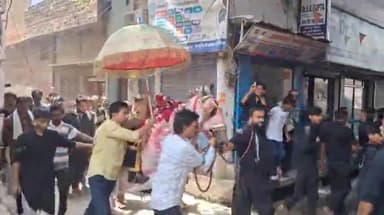 बहराइच: दुलदुल हाउस से गमगीन माहौल में परंपरागत तरीके से निकाला गया चेहल्लुम का जुलूस, अंजुमनों ने किया मातम