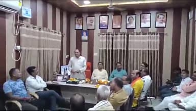 डलमऊ: नगर पंचायत डलमऊ कार्यालय में भाजपा के पूर्व जिलाध्यक्ष रामदेव पाल की अध्यक्षता में बैठक हुई आयोजित