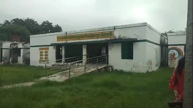 मंझनपुर: छुट्टियों के बाद अषाढ़ा गांव में खुले उच्च प्राथमिक विद्यालय में दिखी एक नई कब्र, पुलिस जांच में जुटी