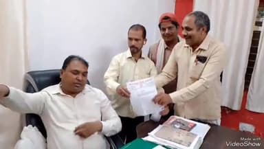 मिर्ज़ापुर: अधीक्षक डाकघर हेड पोस्ट ऑफिस फतहा द्वारा समस्या से जुड़ी पत्रक न लेने का वीडियो सोशल मीडिया पर हुआ वायरल