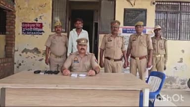 जलेसर: तोप चौराहे के पास से जलेसर पुलिस द्वारा शातिर चोर को 12 घंटे के अंदर चोरी की बाइक अन्य सामान सहित किया गिरफ्तार