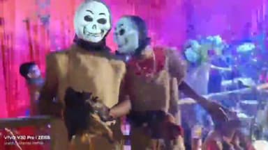 लोहरदगा: लोहरदगा हटिया गार्डन में जन्माष्टमी पर सजीव झूलन का हुआ आयोजन, श्रीकृष्ण लीला से परिचित हुए भक्त।