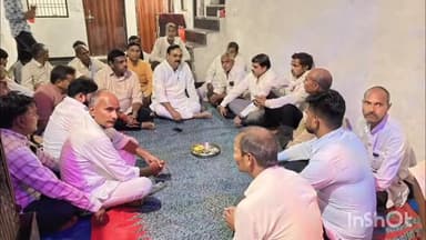 बाह: नगला दलेल में 4 दिन पूर्व किशोरी के साथ हुई घटना पर सांसद राजकुमार चाहर ने शोक संतप्त परिवार को बंधाया ढांढस